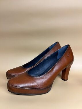Dorking Classic Brown Leather Pumps - Women